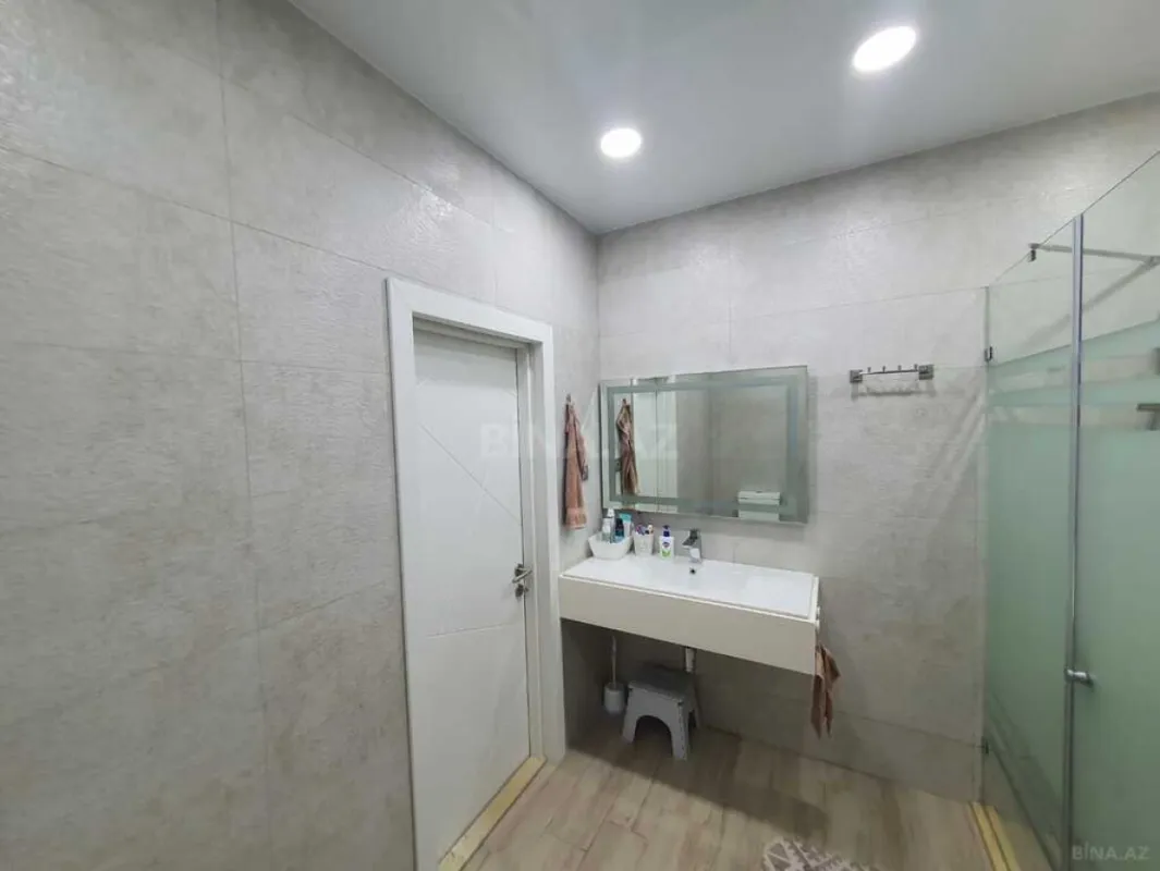 Satılır 3 otaqlı mənzil 162 m²