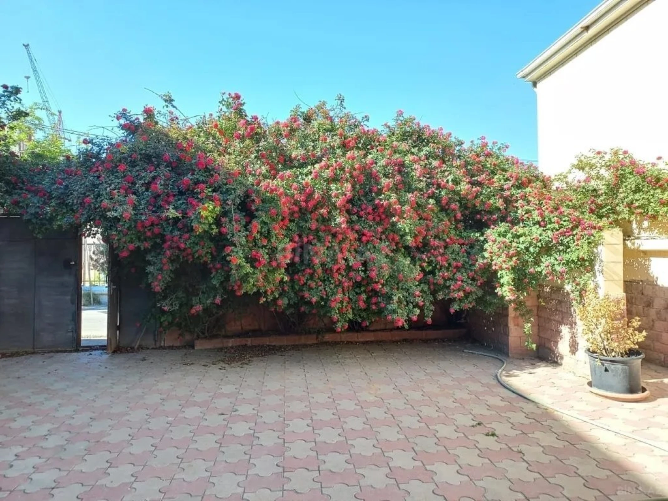 Satılır 6 otaqlı həyət evi 360 m²