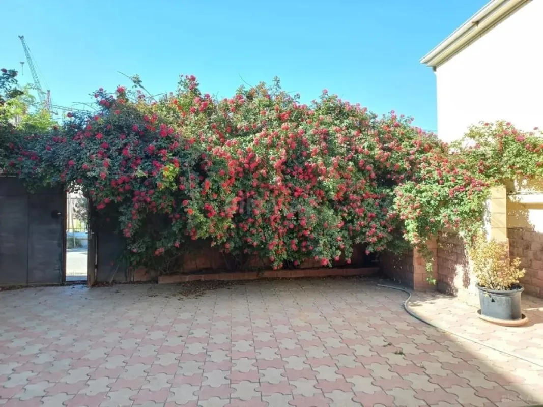 Satılır 6 otaqlı həyət evi 360 m²