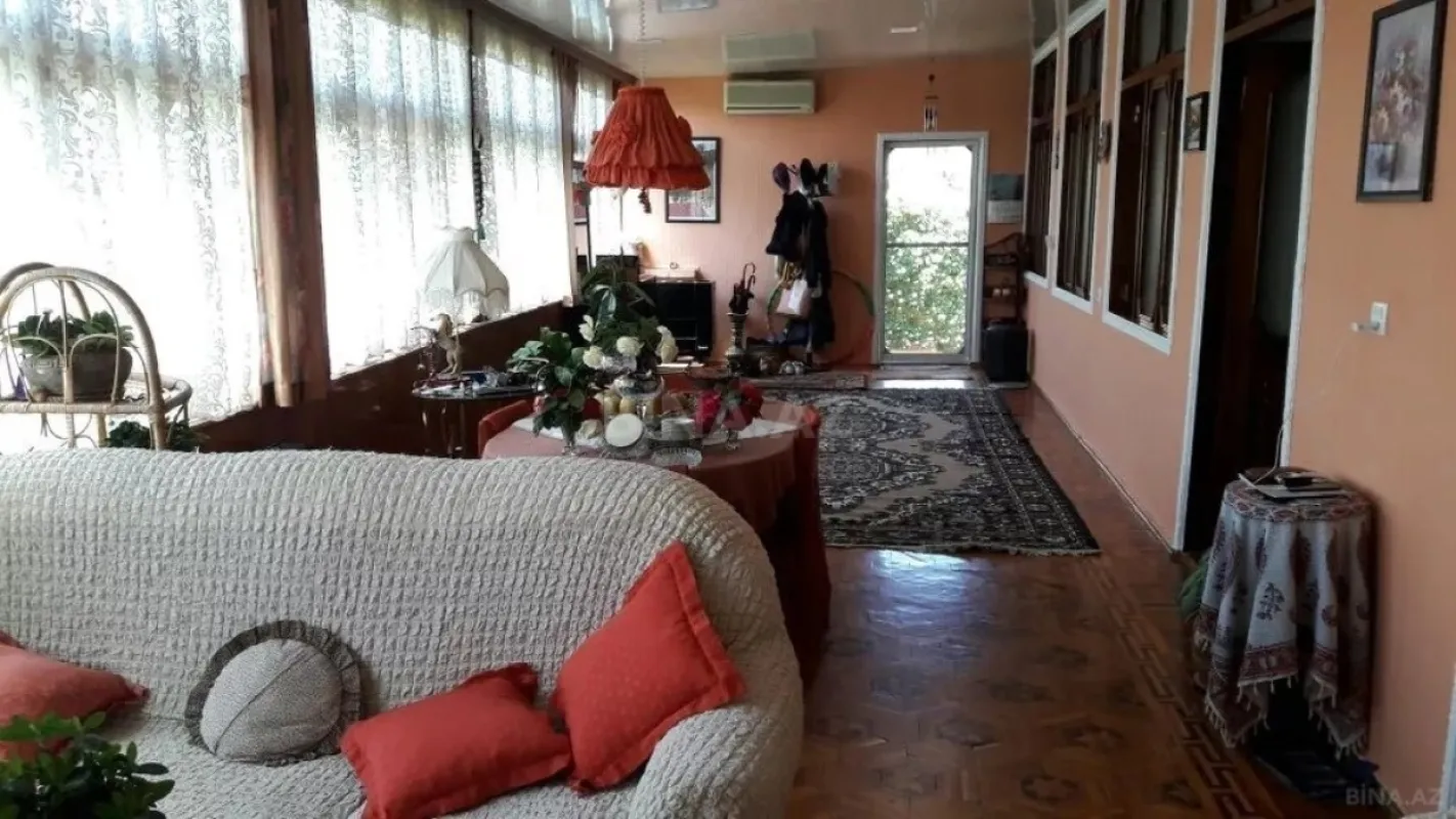 Satılır 6 otaqlı həyət evi 360 m²