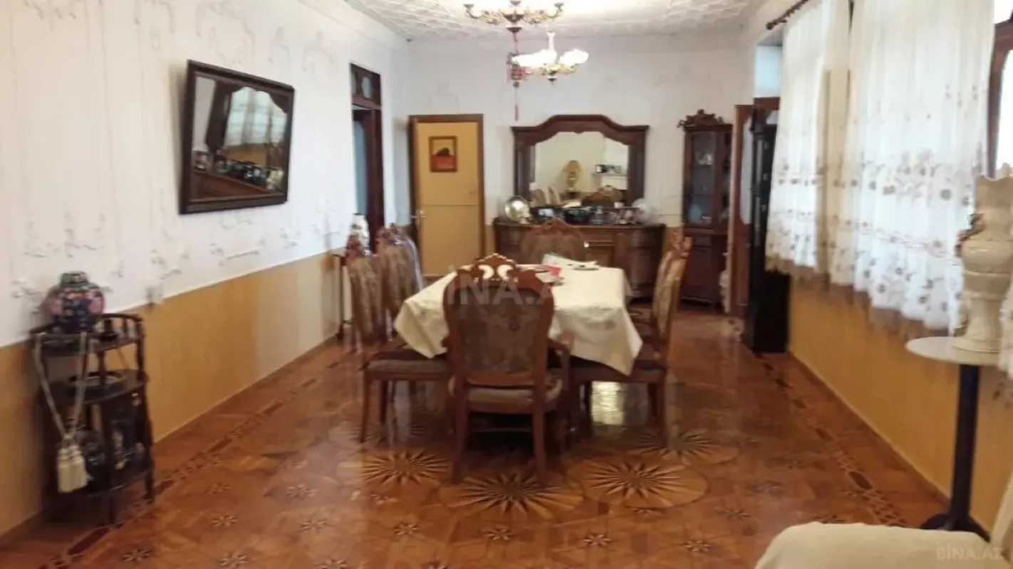 Satılır 6 otaqlı həyət evi 360 m²