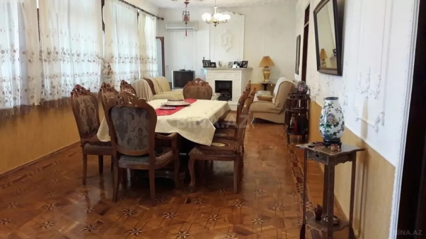 Satılır 6 otaqlı həyət evi 360 m²