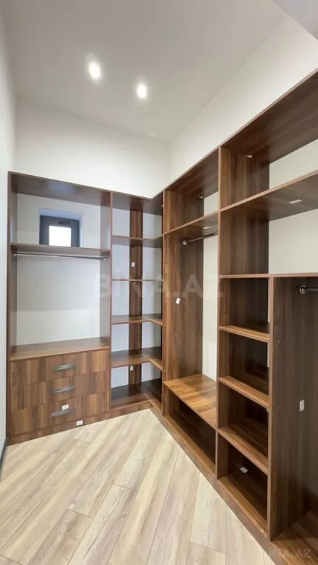 Satılır 5 otaqlı həyət evi 300 m²
