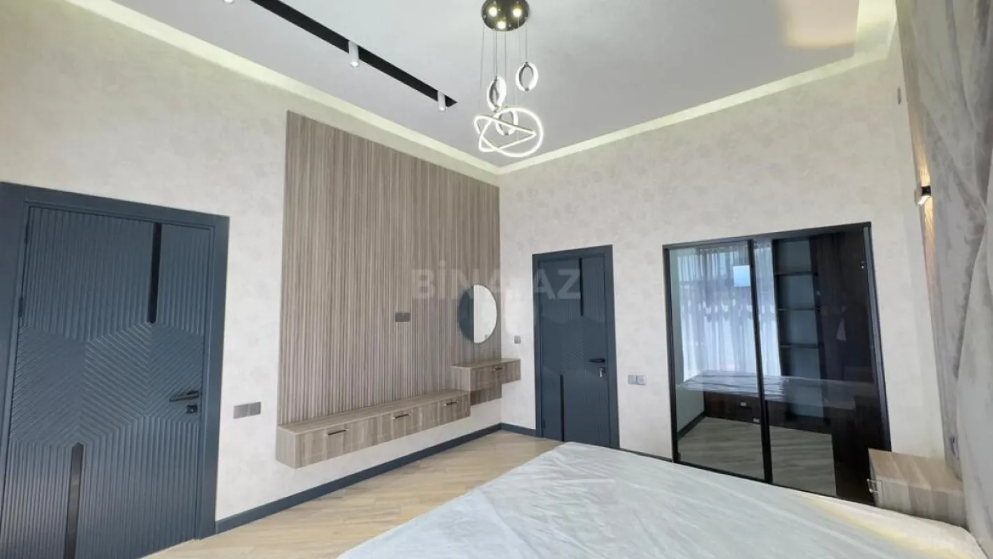 Satılır 5 otaqlı həyət evi 300 m²