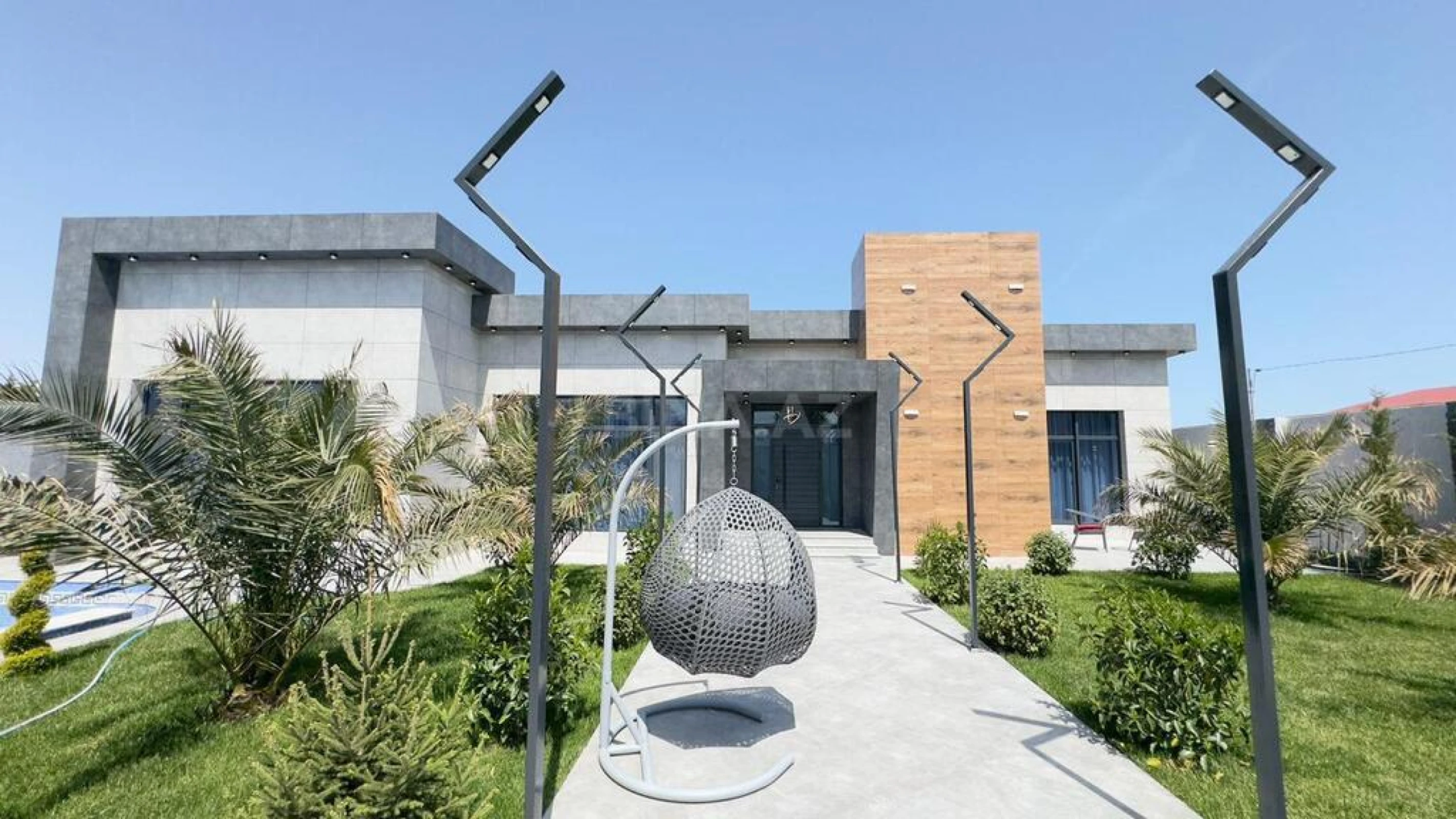 Satılır 5 otaqlı həyət evi 300 m²