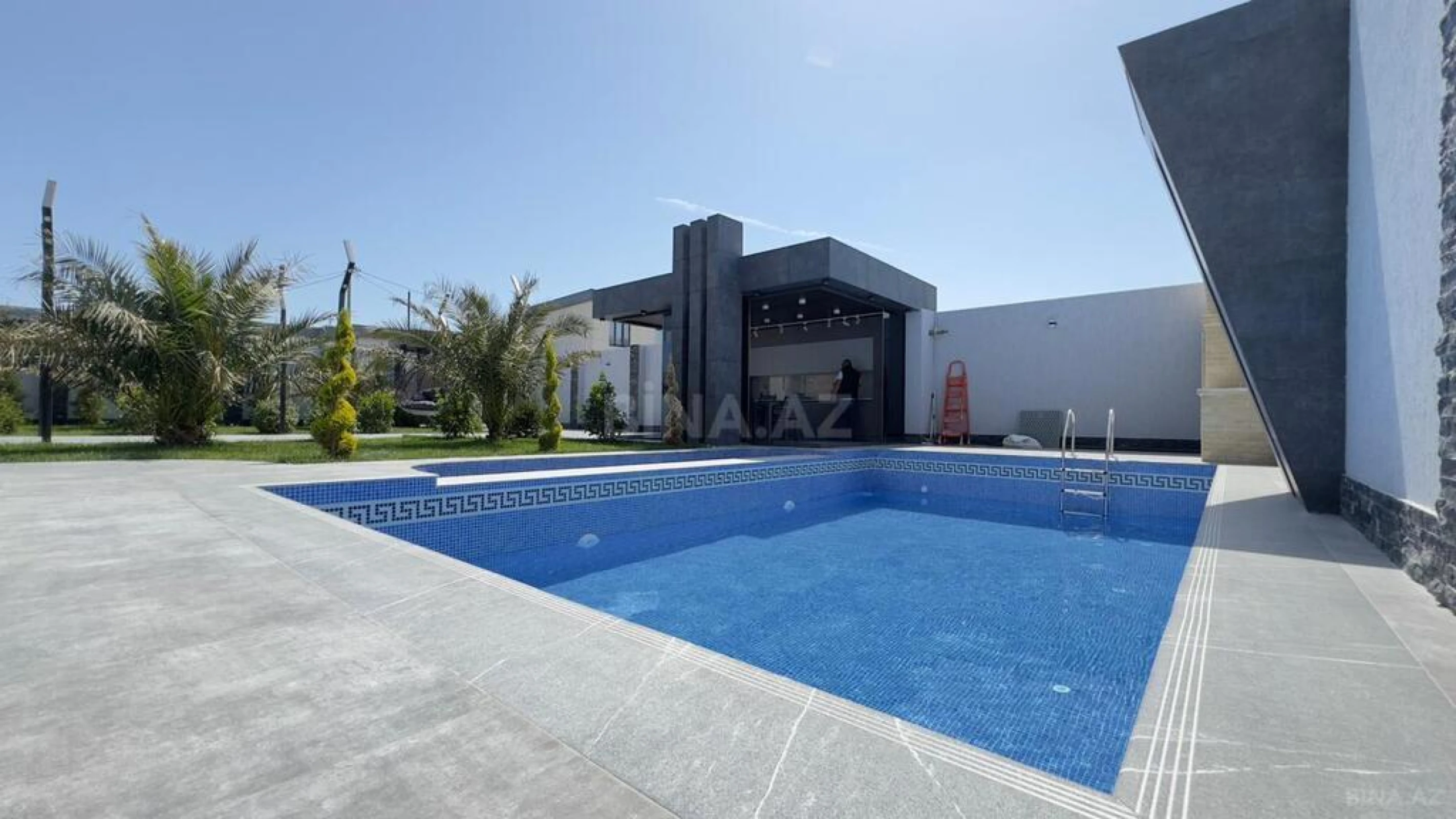 Satılır 5 otaqlı həyət evi 300 m²