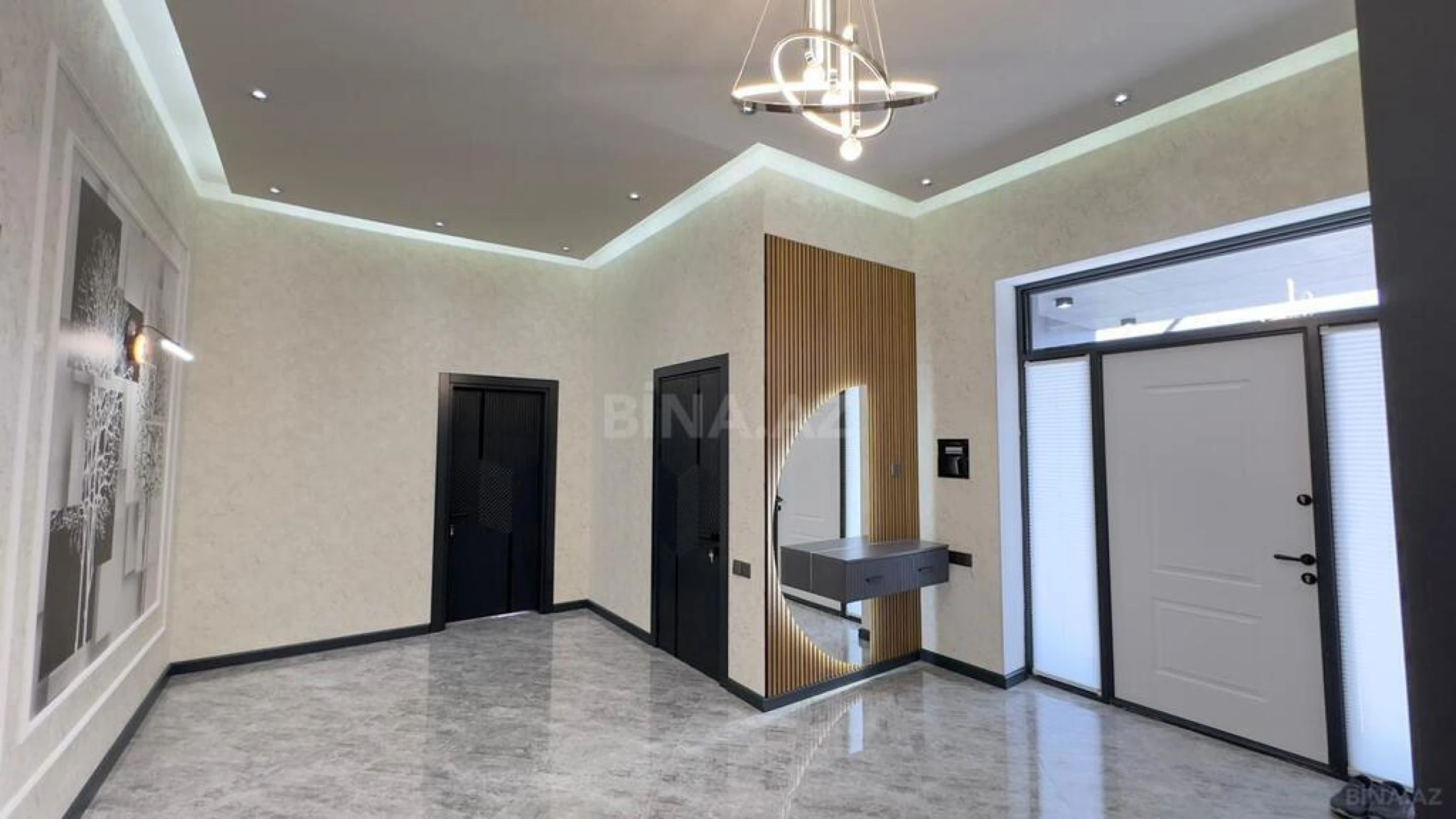 Satılır 5 otaqlı həyət evi 300 m²