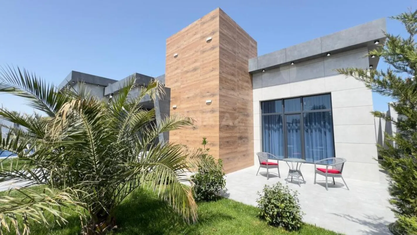 Satılır 5 otaqlı həyət evi 300 m²