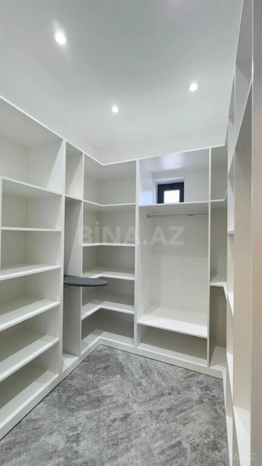 Satılır 5 otaqlı həyət evi 300 m²
