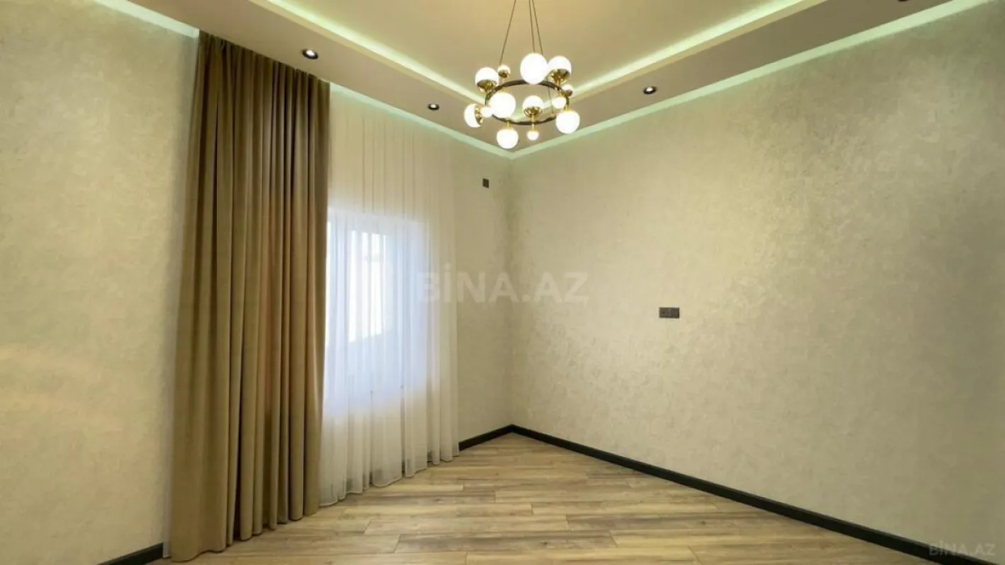 Satılır 5 otaqlı həyət evi 300 m²