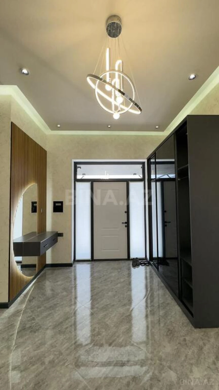 Satılır 5 otaqlı həyət evi 300 m²
