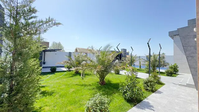 Satılır 5 otaqlı həyət evi 300 m²
