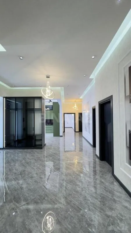 Satılır 5 otaqlı həyət evi 300 m²