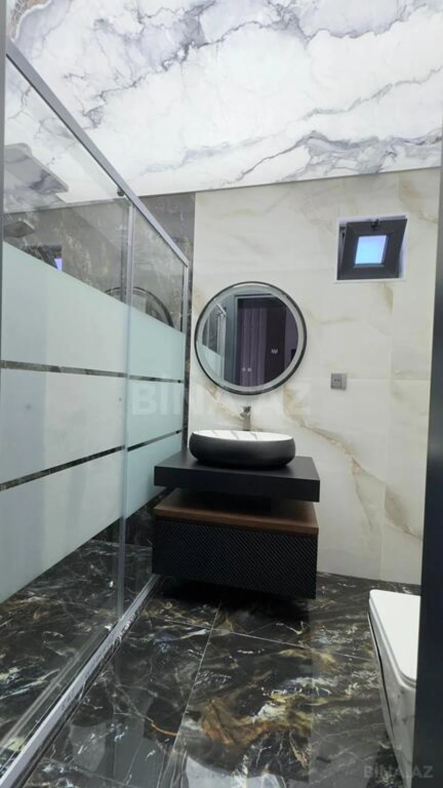 Satılır 5 otaqlı həyət evi 300 m²