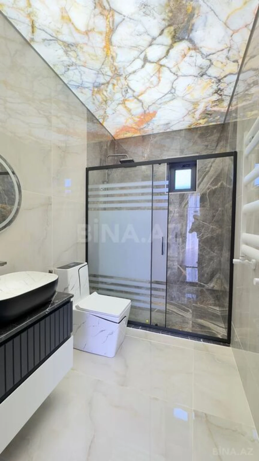 Satılır 5 otaqlı həyət evi 300 m²