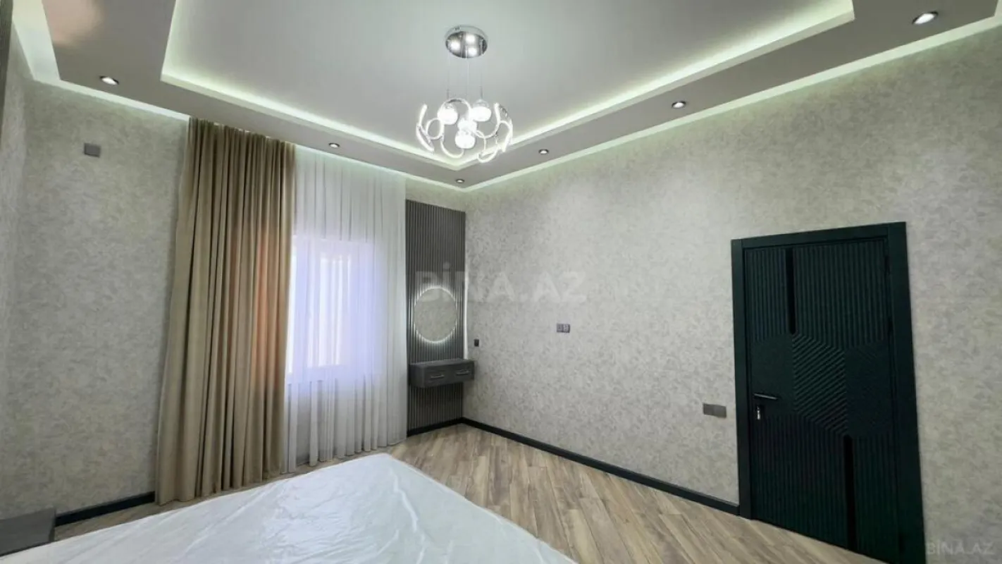 Satılır 5 otaqlı həyət evi 300 m²