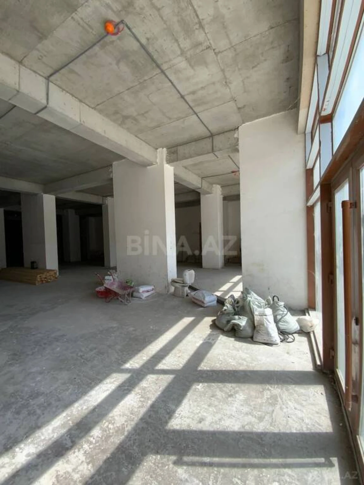 Satılır obyekt 984.49 m²