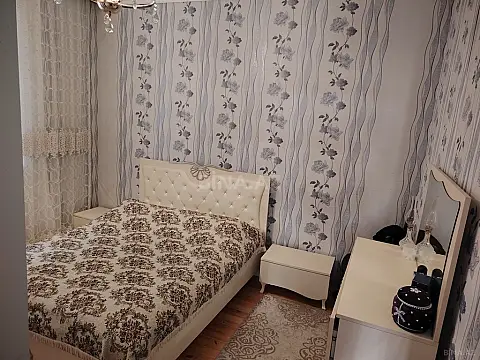 Satılır 5 otaqlı həyət evi 140 m²