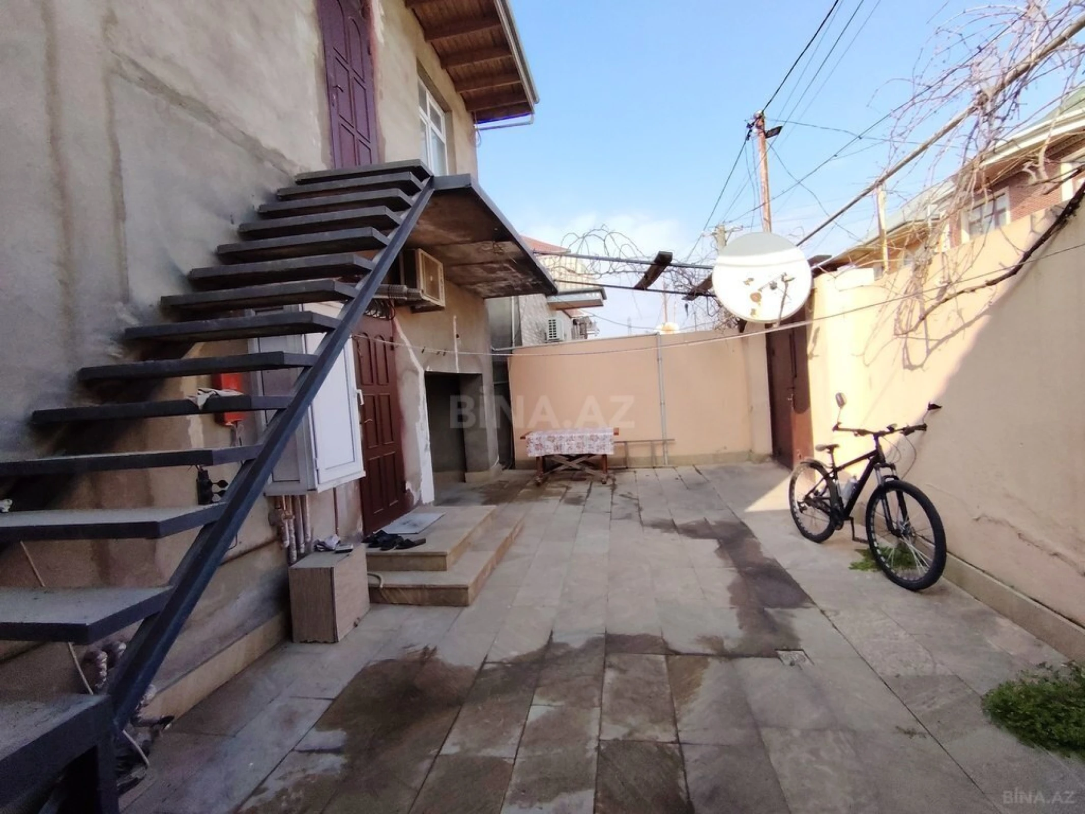 Satılır 5 otaqlı həyət evi 140 m²