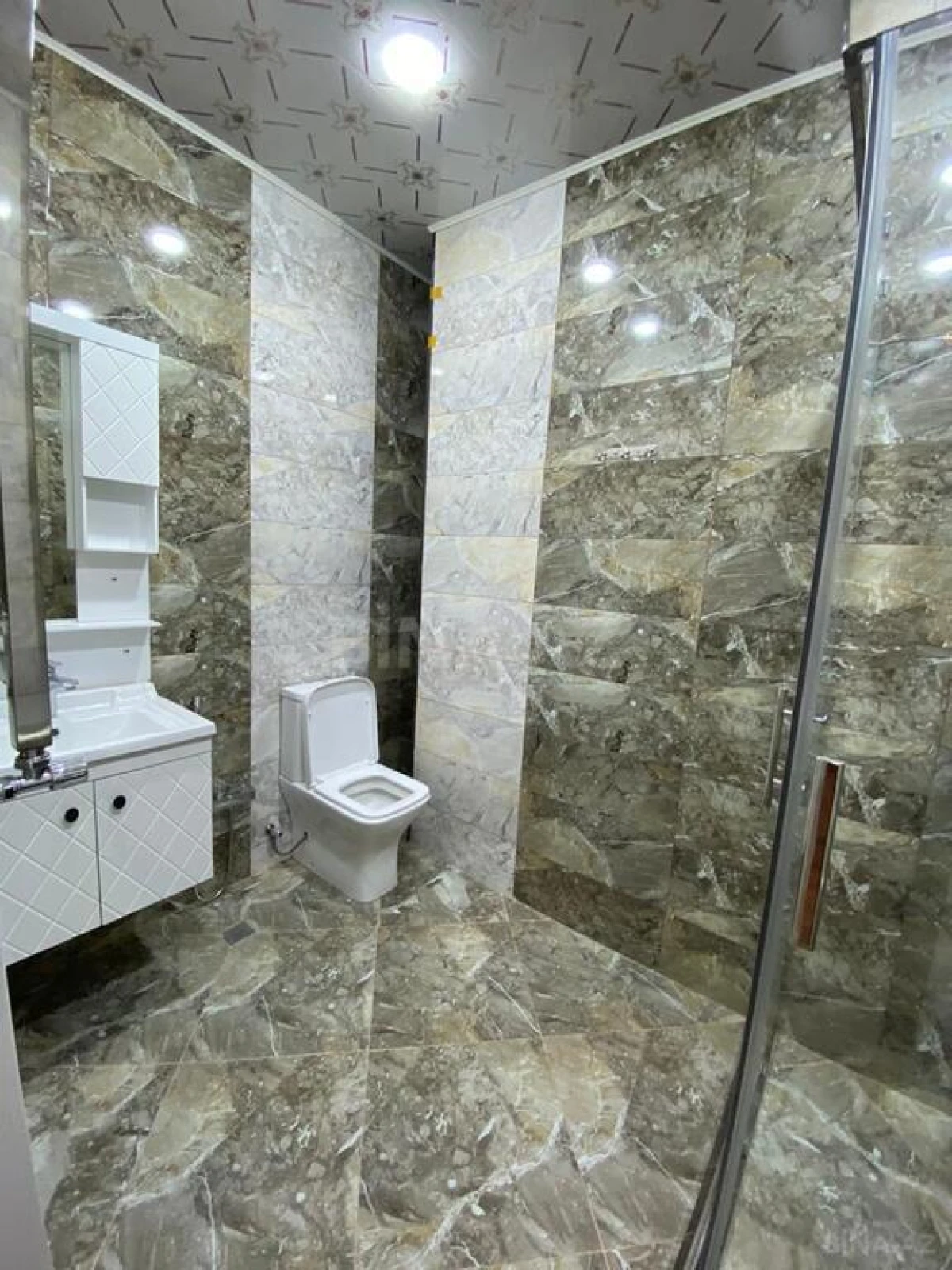 Kirayə verilir 2 otaqlı mənzil 70 m²