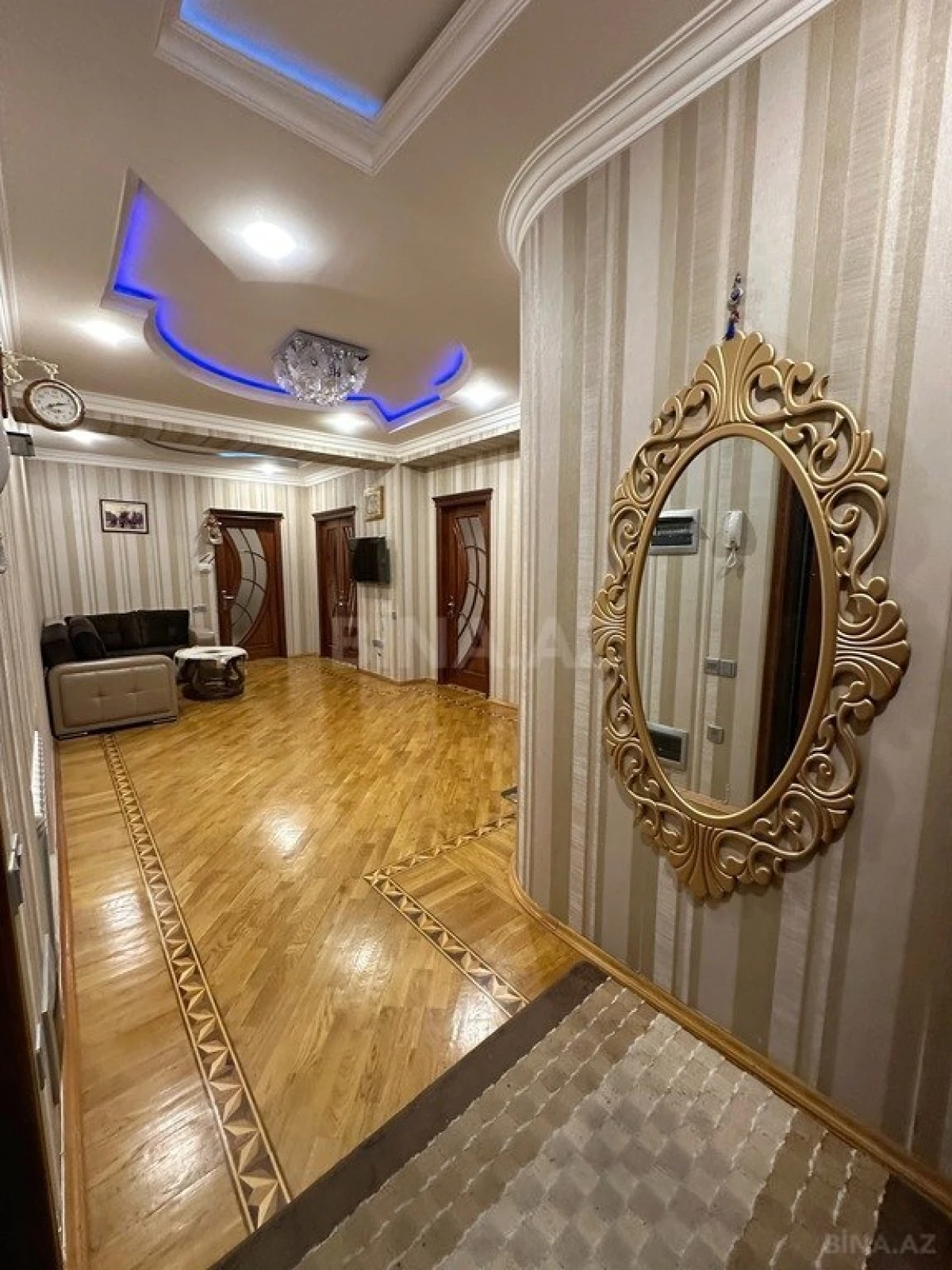 Satılır 3 otaqlı mənzil 160 m²