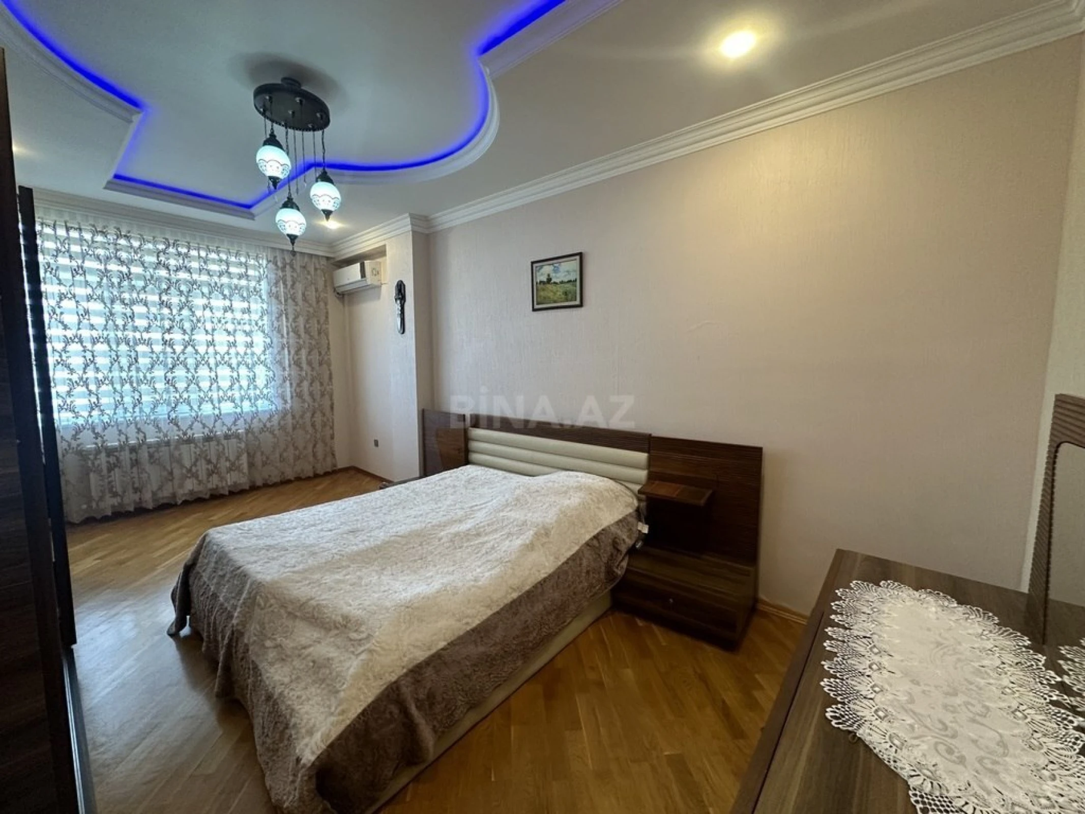 Satılır 3 otaqlı mənzil 160 m²