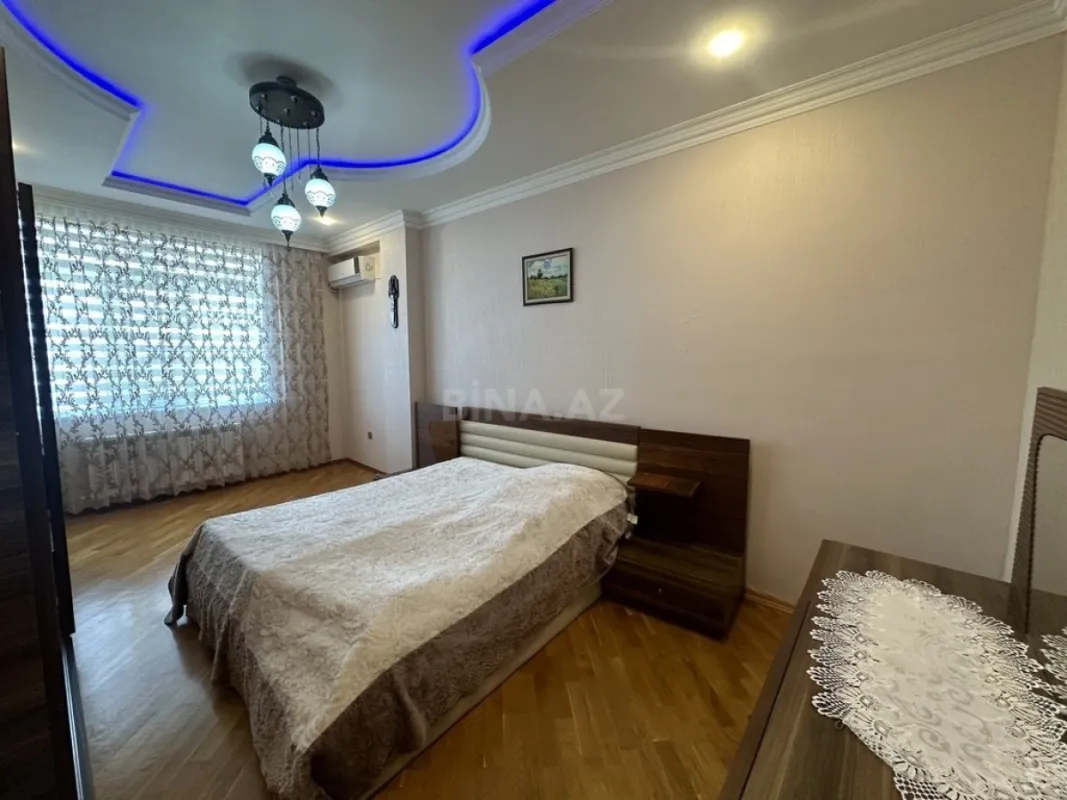 Satılır 3 otaqlı mənzil 160 m²
