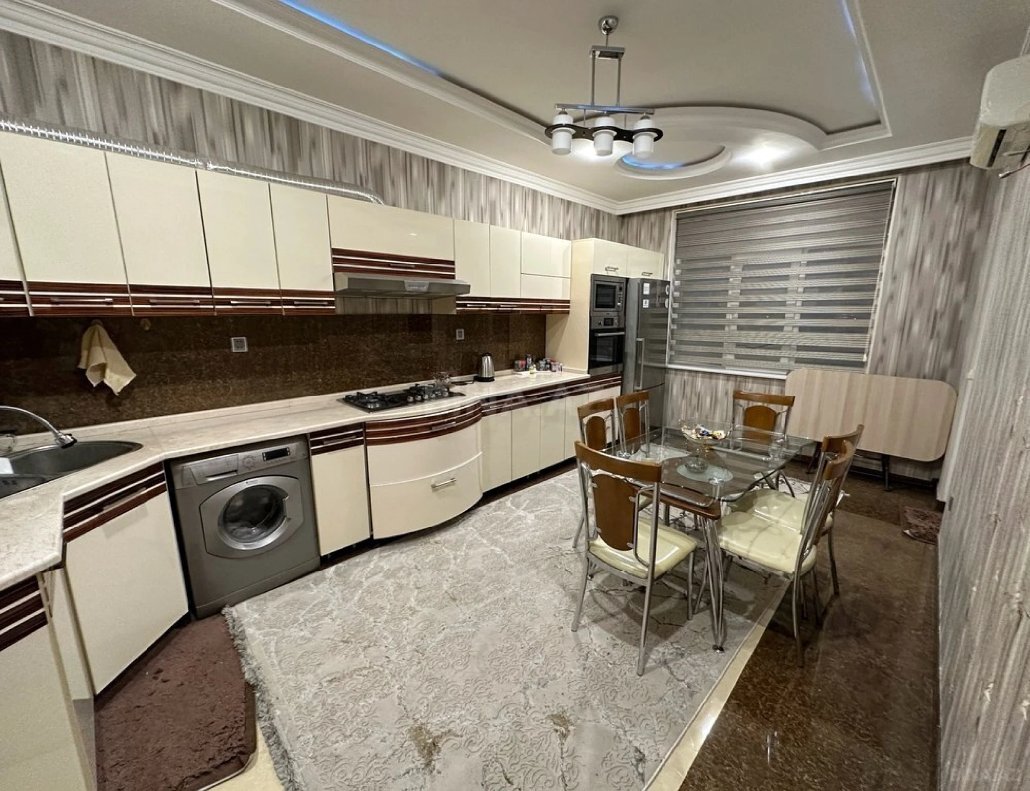 Satılır 3 otaqlı mənzil 160 m²