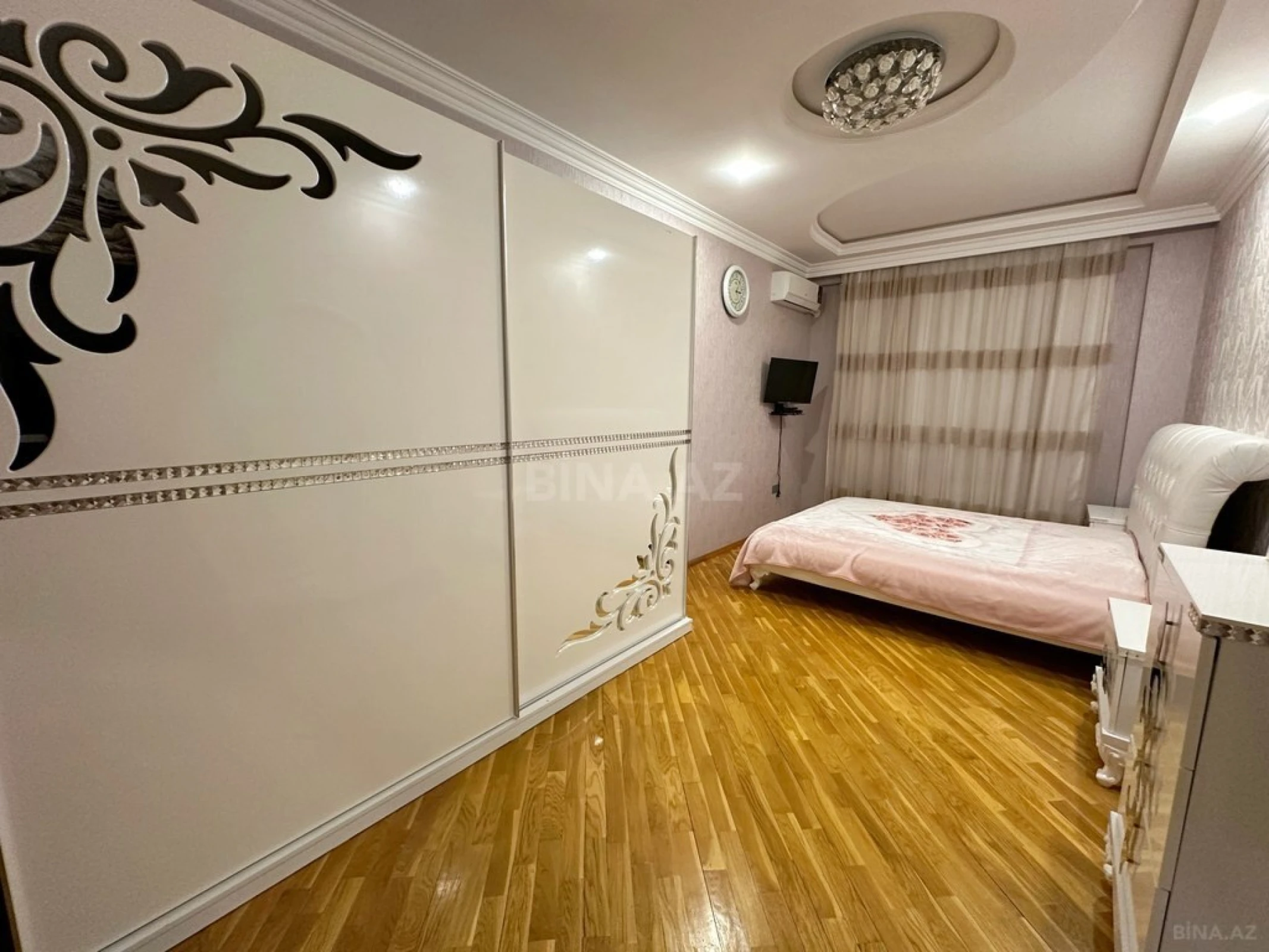 Satılır 3 otaqlı mənzil 160 m²