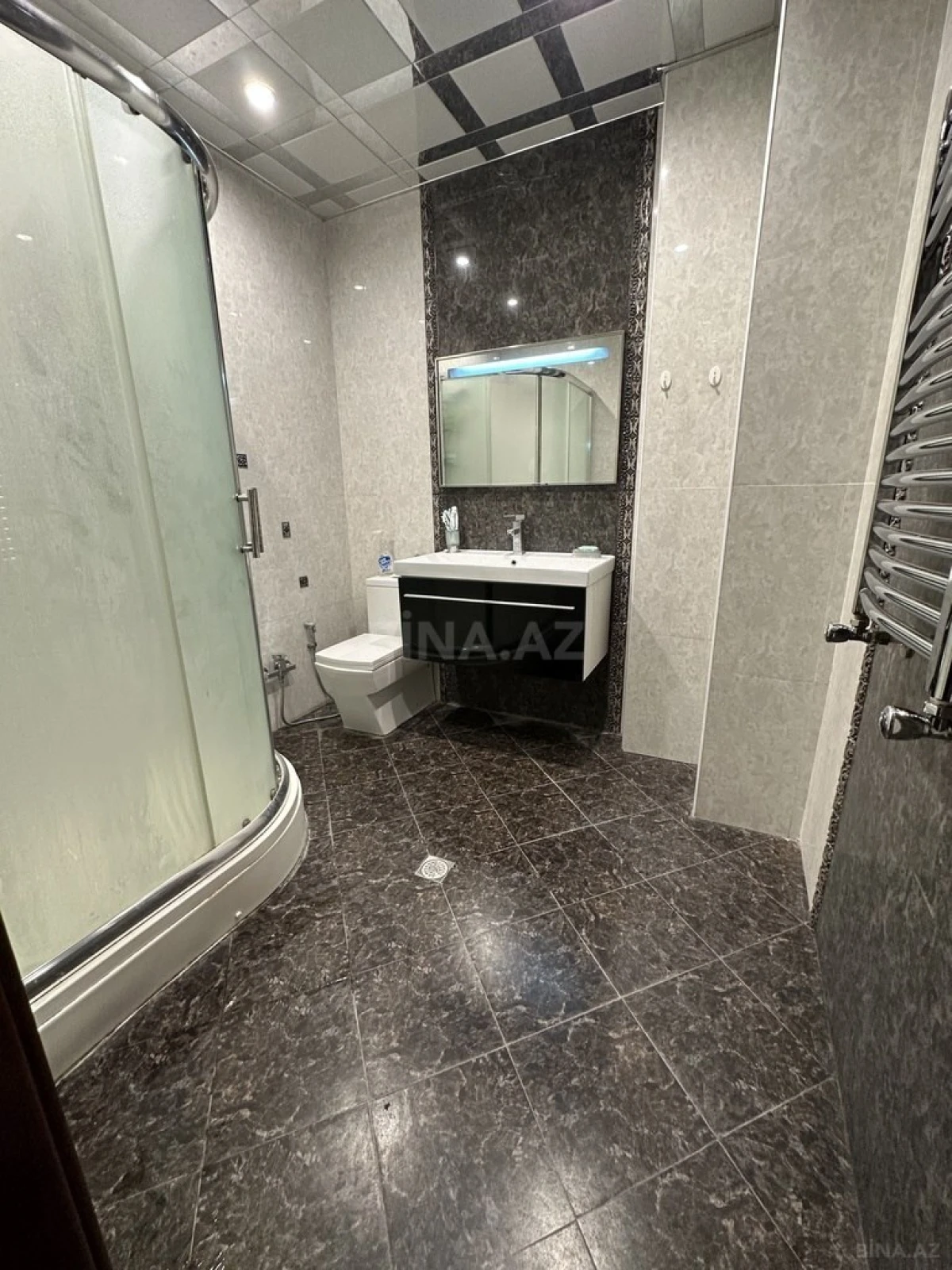 Satılır 3 otaqlı mənzil 160 m²