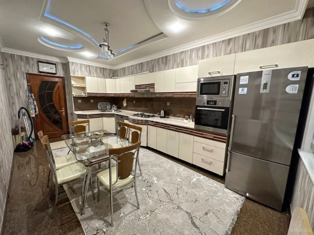 Satılır 3 otaqlı mənzil 160 m²