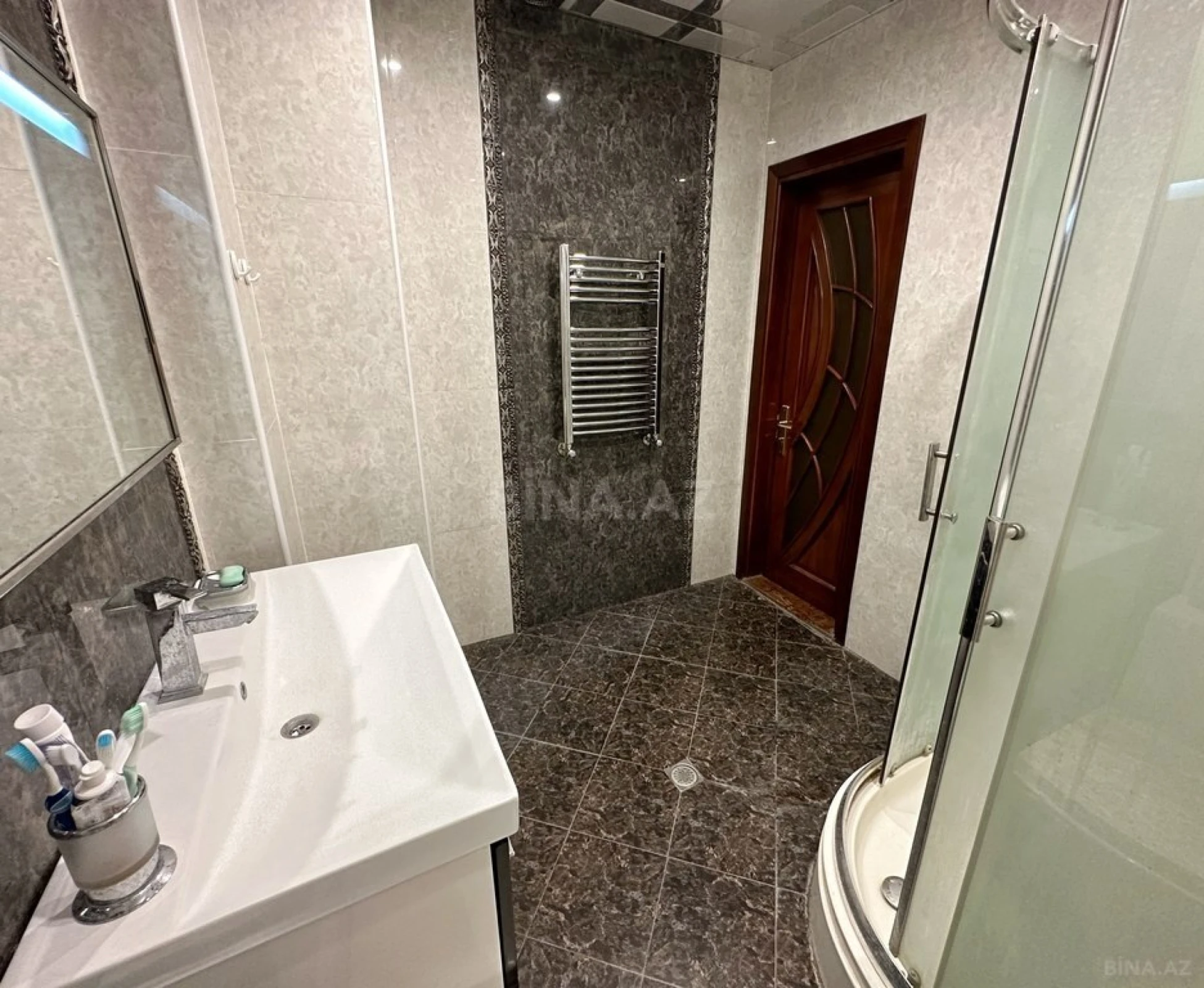 Satılır 3 otaqlı mənzil 160 m²