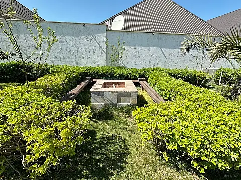 Satılır 5 otaqlı həyət evi 300 m²