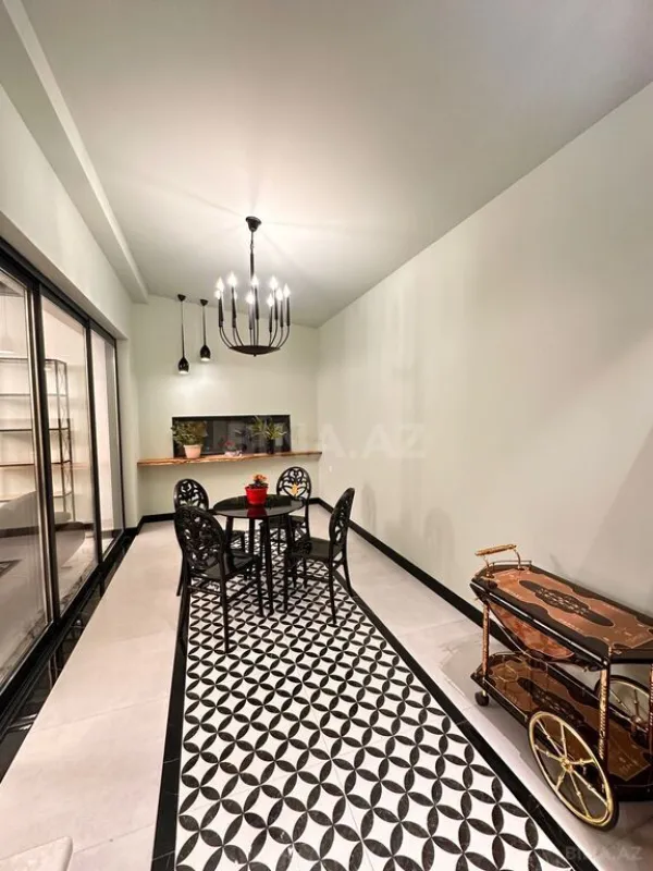 Satılır 5 otaqlı həyət evi 300 m²