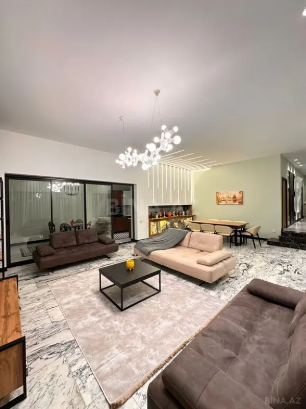 Satılır 5 otaqlı həyət evi 300 m²