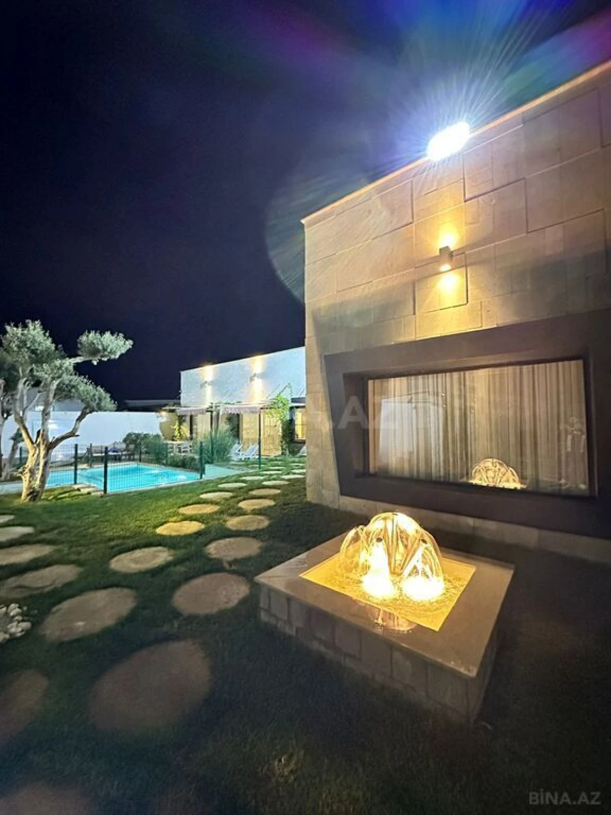 Satılır 5 otaqlı həyət evi 300 m²