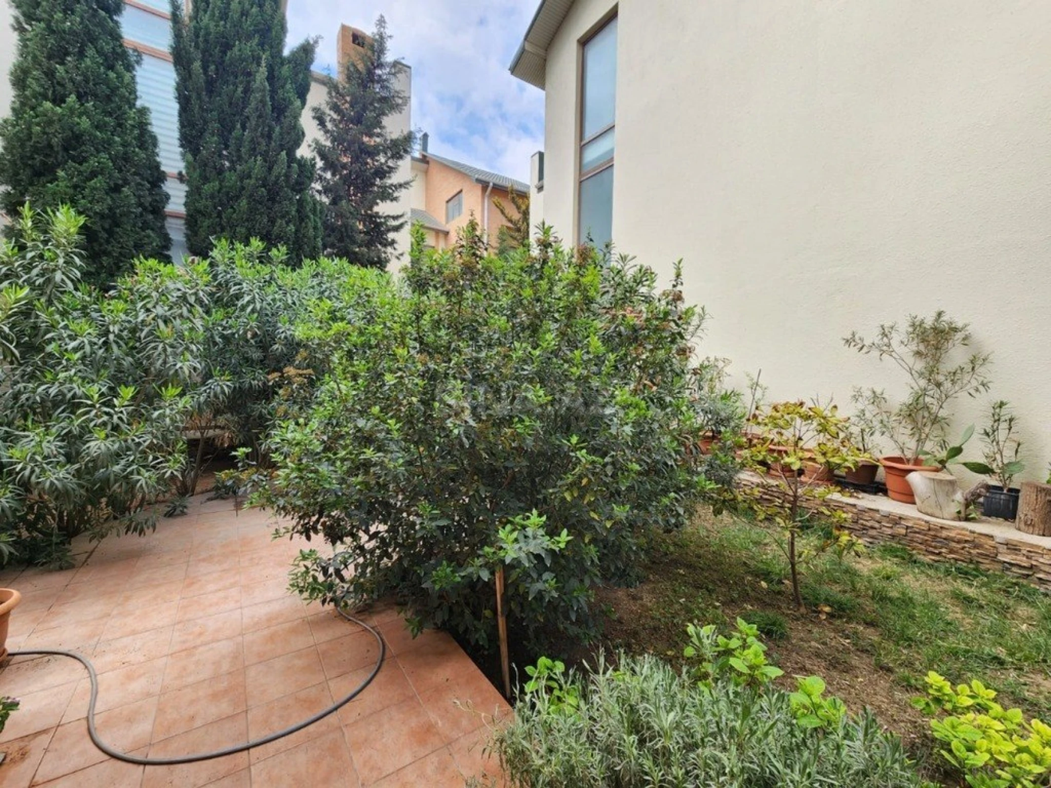 Kirayə verilir 5 otaqlı həyət evi 500 m²