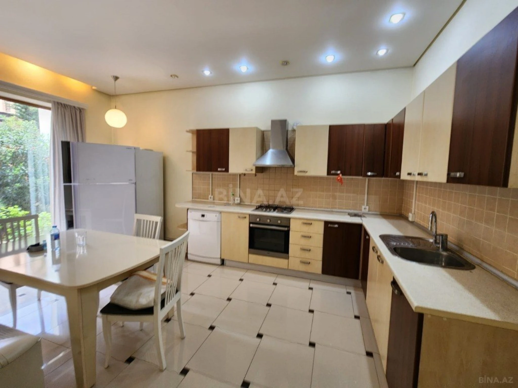 Kirayə verilir 5 otaqlı həyət evi 500 m²