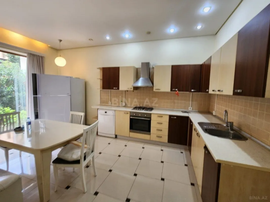 Kirayə verilir 5 otaqlı həyət evi 500 m²