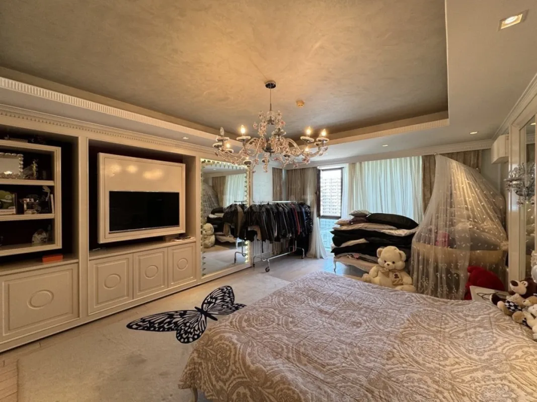 Satılır 4 otaqlı mənzil 250 m²