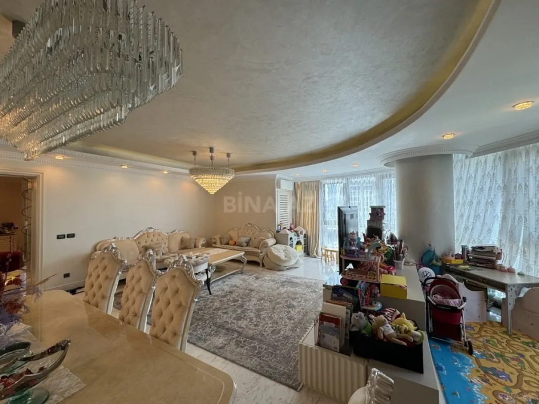 Satılır 4 otaqlı mənzil 250 m²