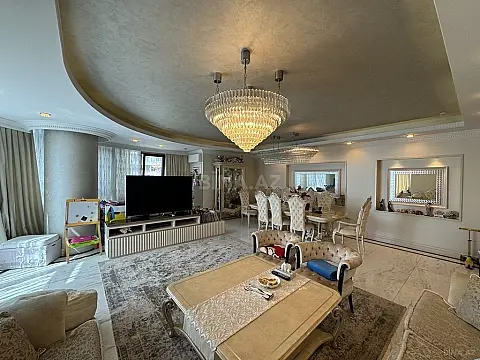 Satılır 4 otaqlı mənzil 250 m²