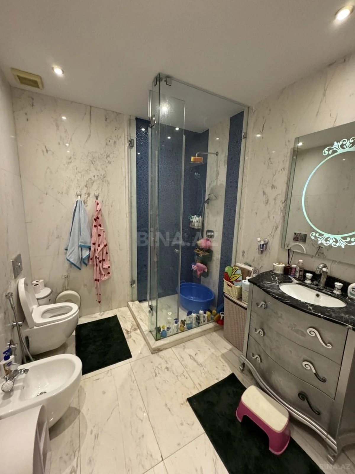 Satılır 4 otaqlı mənzil 250 m²
