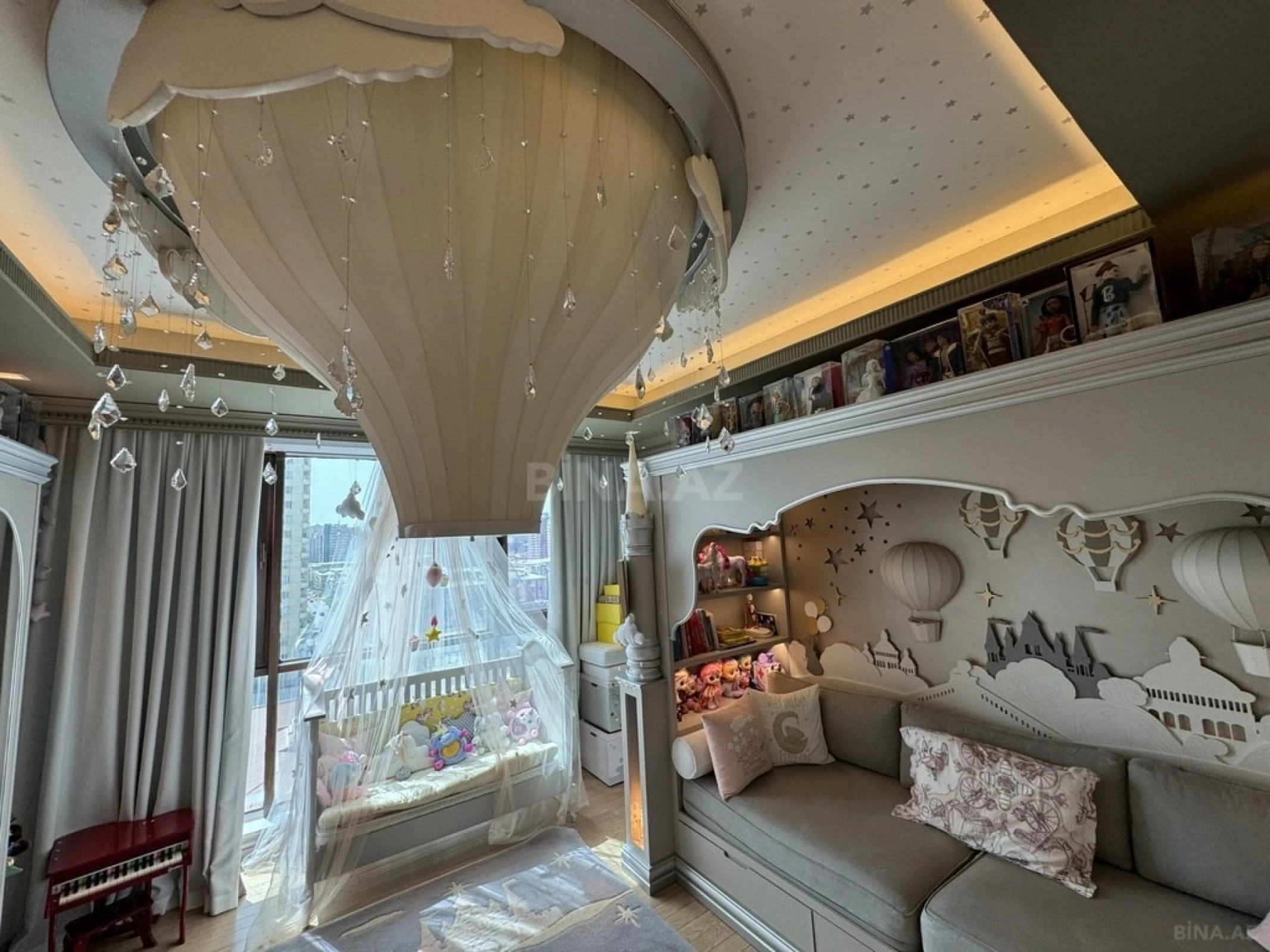 Satılır 4 otaqlı mənzil 250 m²