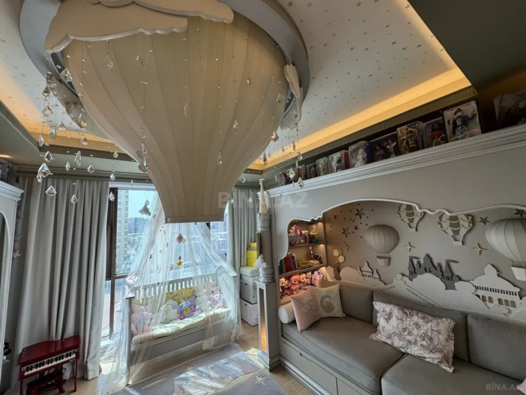 Satılır 4 otaqlı mənzil 250 m²