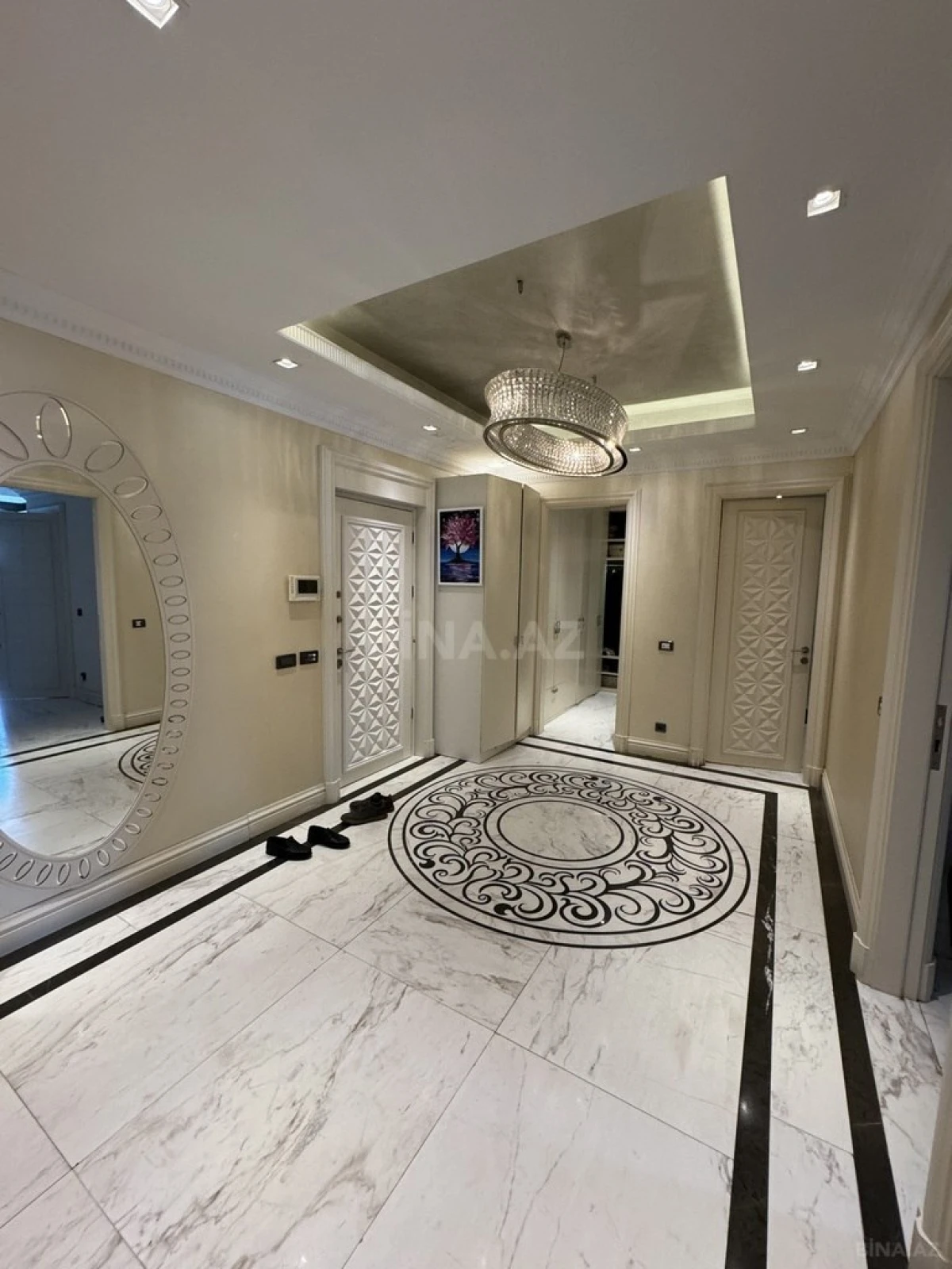 Satılır 4 otaqlı mənzil 250 m²