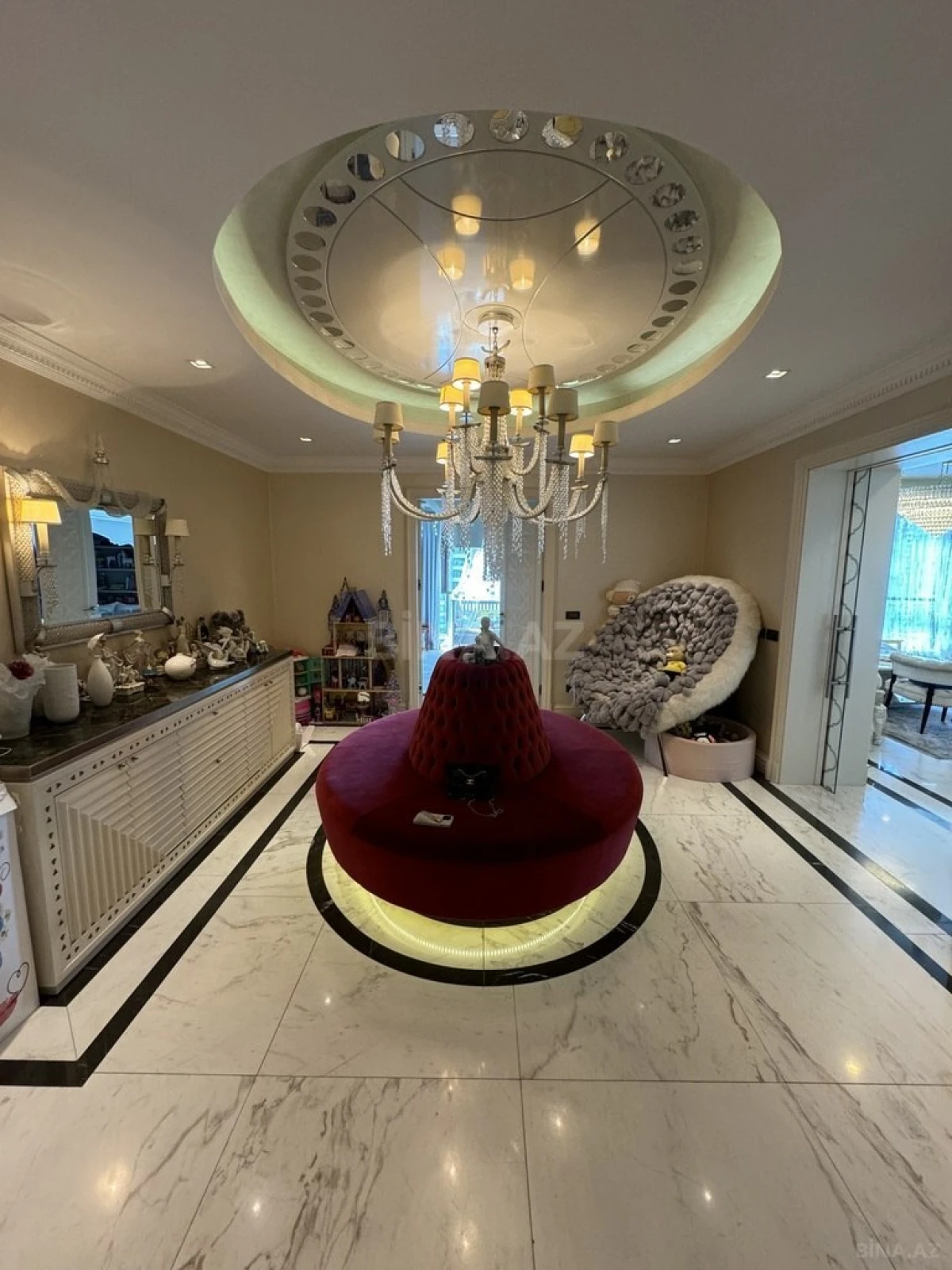 Satılır 4 otaqlı mənzil 250 m²