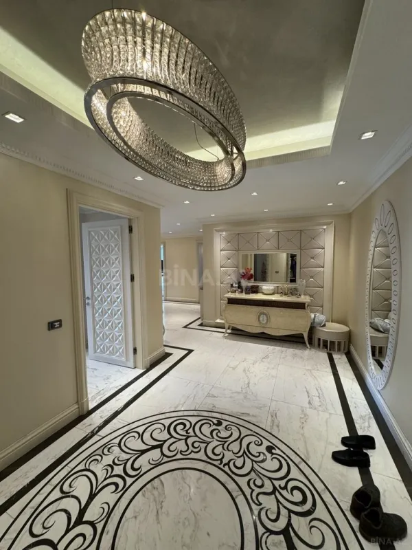 Satılır 4 otaqlı mənzil 250 m²