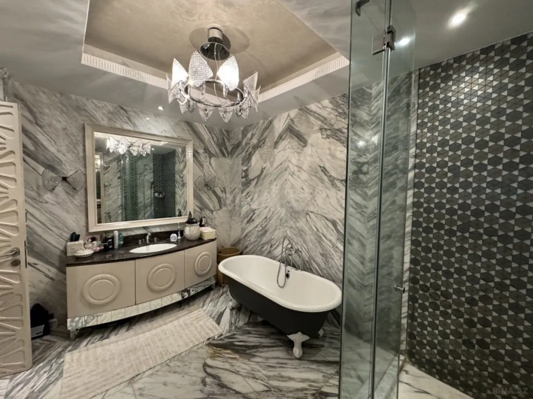 Satılır 4 otaqlı mənzil 250 m²