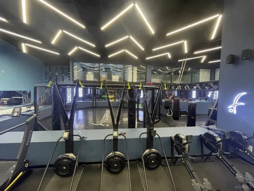 Satılır 4 otaqlı mənzil 250 m²